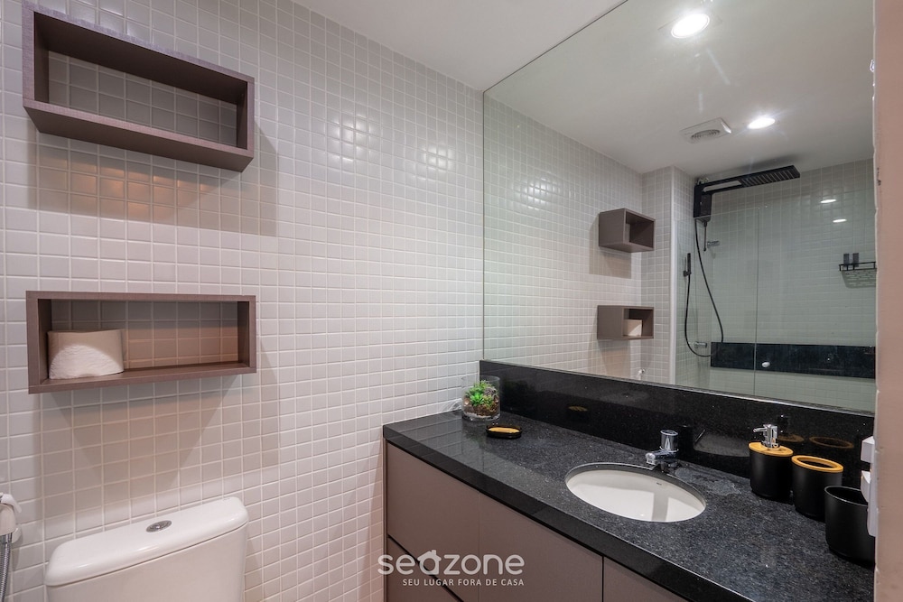 1 Bedroom Apart w/ Air 120m From the Beach Esb0310