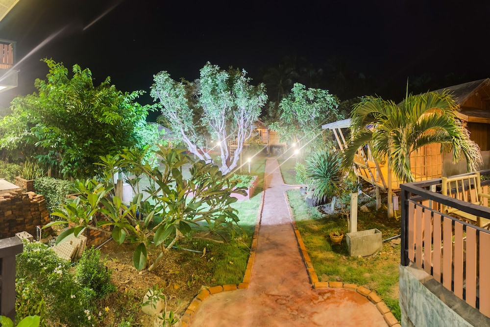 Tonmai Suites