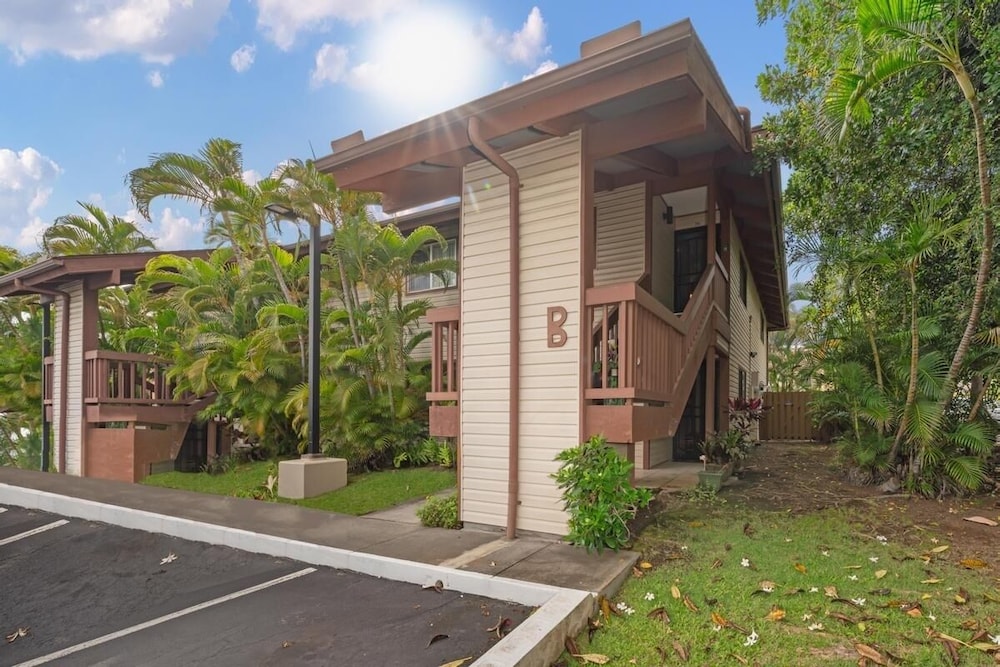Big Island Lunapule Condos 206 1 Bedroom Condo