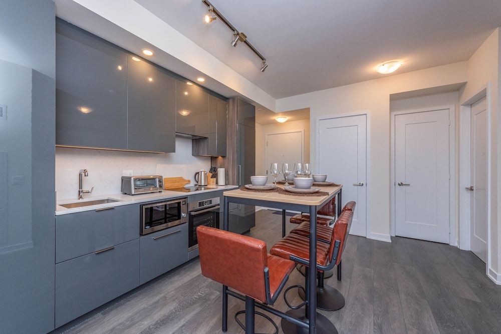 PlanURstay - Harbour Front Toronto - Image 4