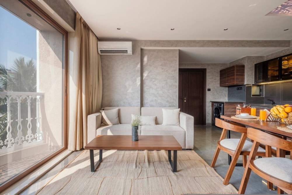 Modern 1BR With Pool 5min Drive to Candolim Beach