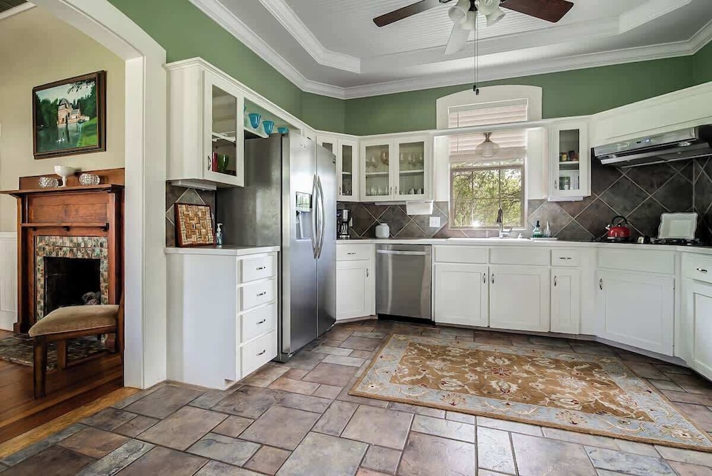 Prime Location-walk to Food, Bars and Wineries!