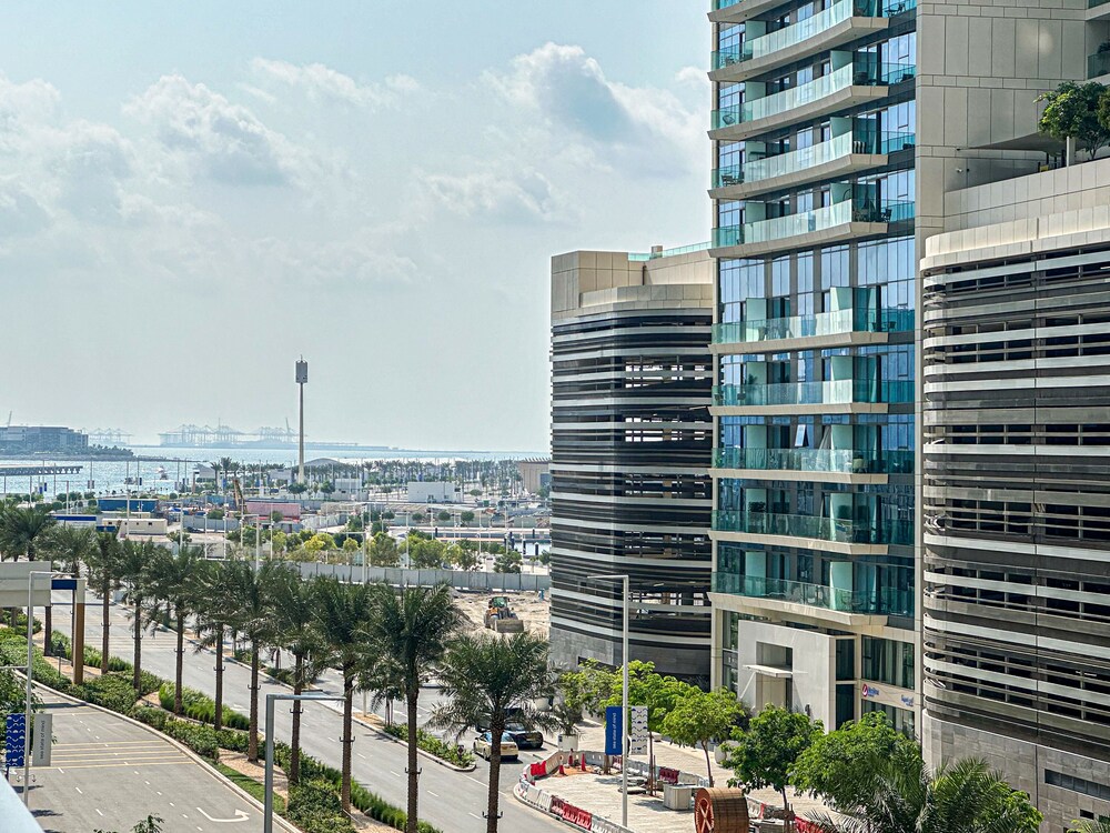 HiGuests - Marina Vista Tower 2