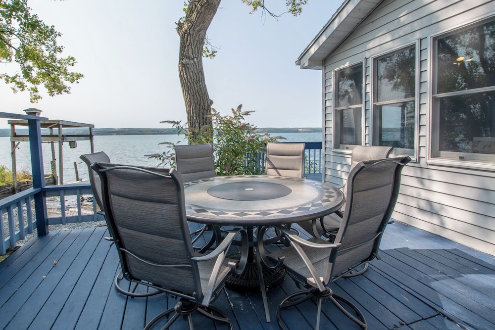 Boat, Grill & Unwind: Lakefront Cayuga Home!
