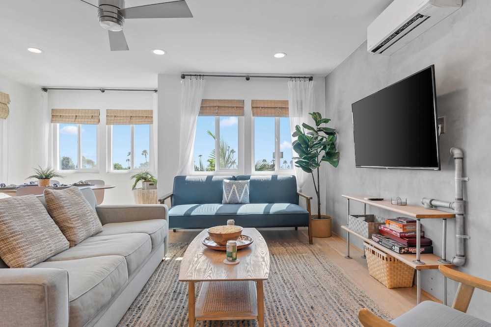 Modern San Clemente Duplex 2 Units w/ Ocean Views, Walk to Trestles Beach