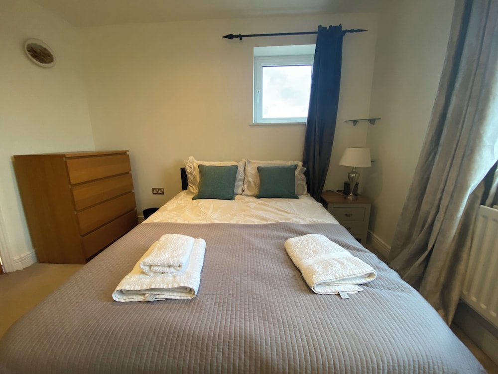 Cosy 2 Bedroom Royal Docks Apartment