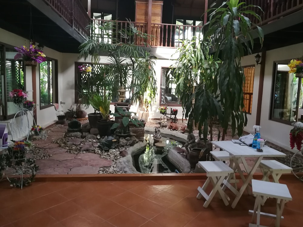 Kumkhumsriwangchai Amphawa