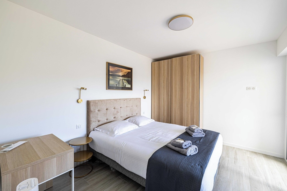 Elegance and Serenity With Terrace, View & A/C view 2