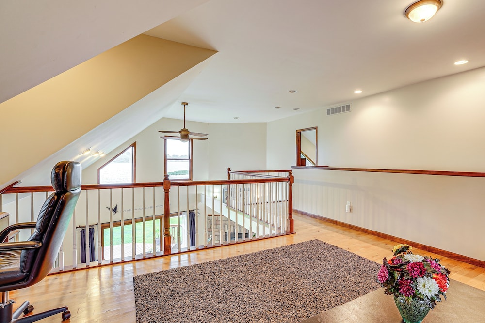 Garage Game Room, Bar: Coldwater Lake House!