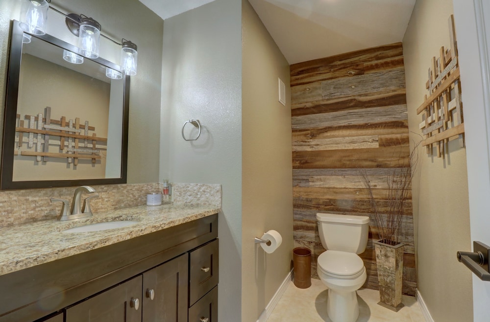 Summit County Vacations - Newly Renovated, Slope-Side Walk-In Walk-Out, Top Floor, Views of Ten Mile Range - ER4 by Redawning - Property Image 11