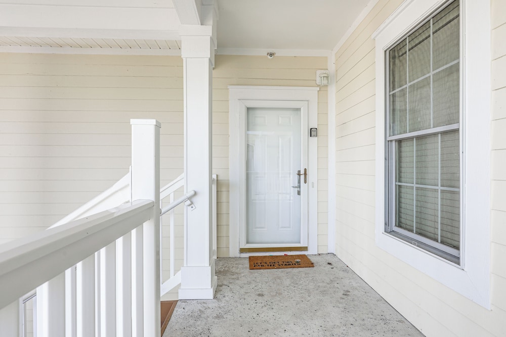 Golf Course View, Pool Access: Myrtle Beach Condo!