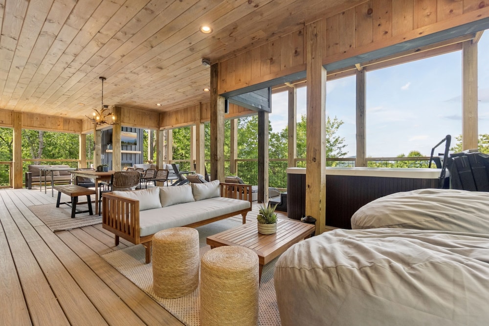 Golden Oaks Cabin 3 Bedroom Home
