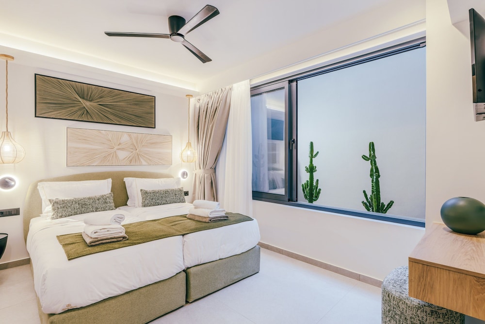 Villa Luxury Heaven - With Heated Pool