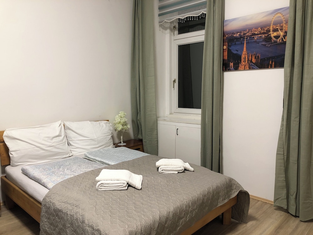 Charming 1BR Apt With Garden Danube