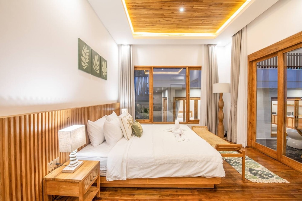 Breeze Opulent 6 BR in With Ocean View 5 Mins to Savaya