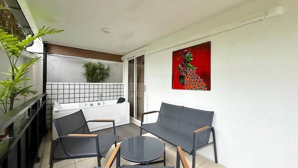 B11 Sunset Plaza Partial Seaview 1 Bedroom 1 Bathroom With Large Jaguzzi