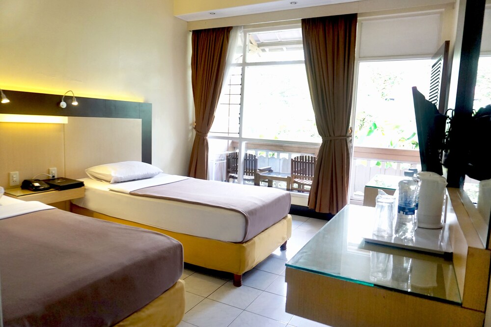 Hotel Puriwisata Baturraden view 3