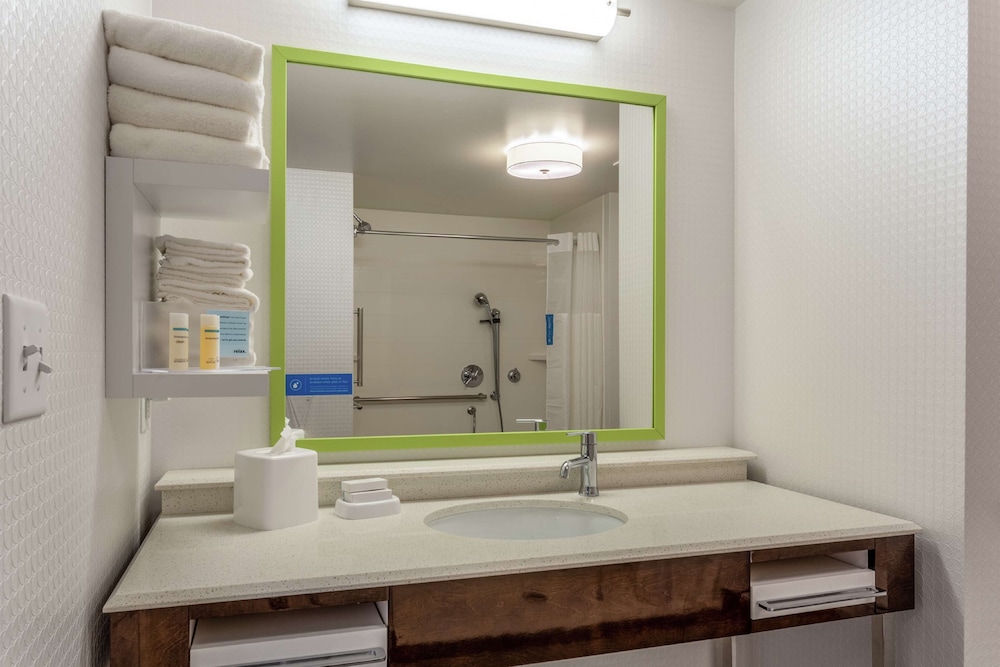 Burlington Vacations - Hampton Inn  Suites Burlington - Property Image 8