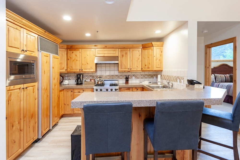 Trail's End Lodge at Deer Valley Resort - Four Bedroom Residence with Space #504 4 Condo