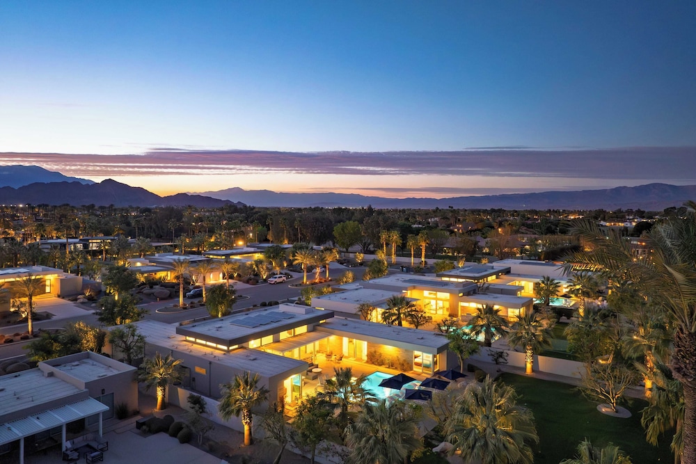 Sleeps 40 3 Luxe Villas Next to Empire Polo Club Putting Green & Pickleball