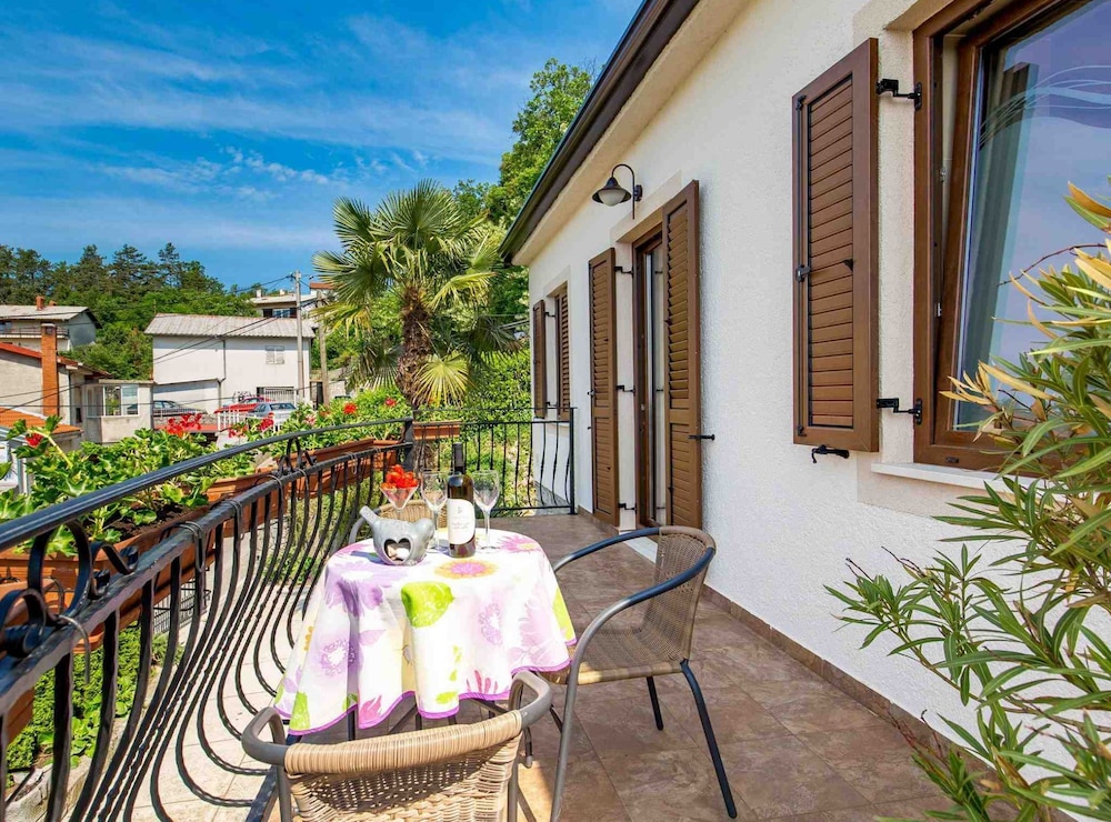 Modern Comfort With Shared Pool & Lush Green Surroundings in Kastav