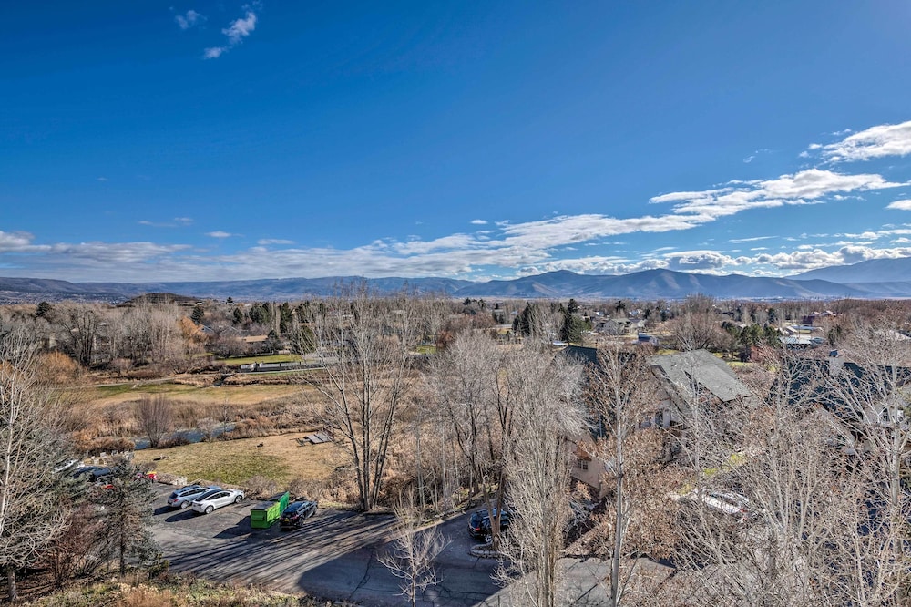 Large, Cozy Midway Studio w/ Mountain Views! view 4