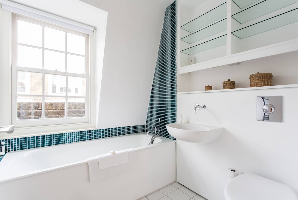 Campden Street VII by Onefinestay