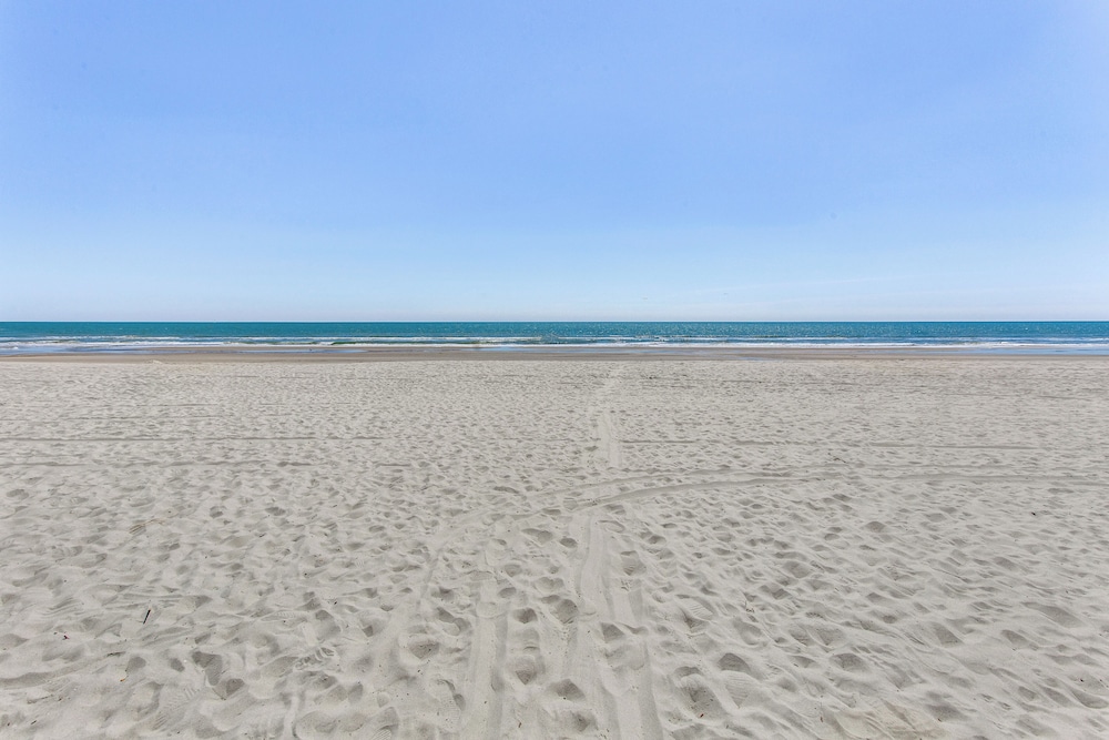 Steps to Sand: Remodeled North Myrtle Beach Condo!