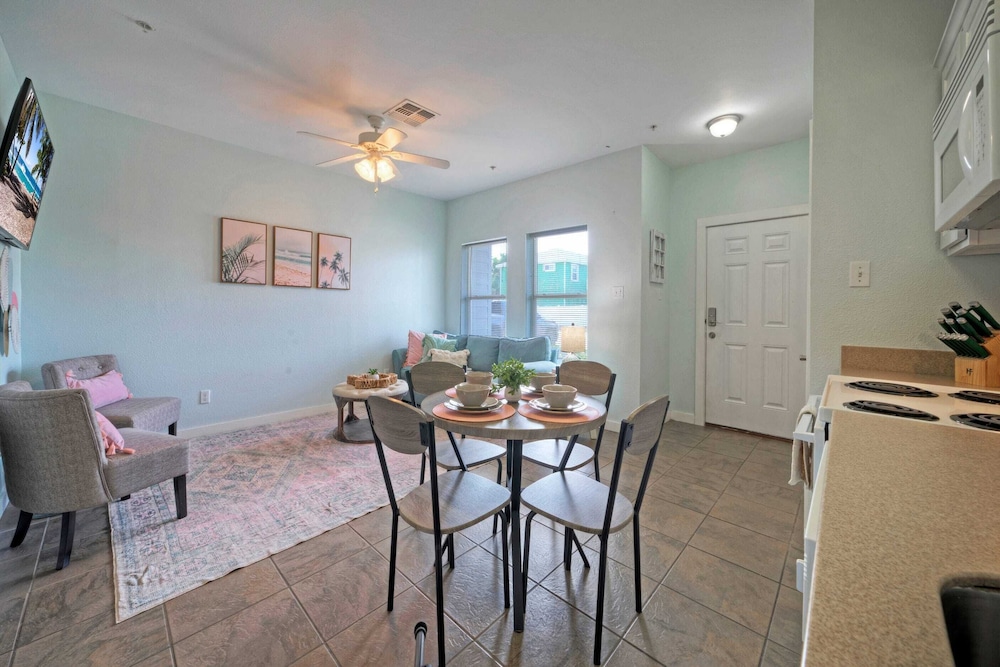 2 Coasta Bahia Condos Mins to the Beach + Pool & Golf Cart Zone