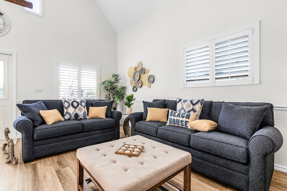 249 Pearl Paradise: 3br/3ba Pool Home! 3 Bedroom Home