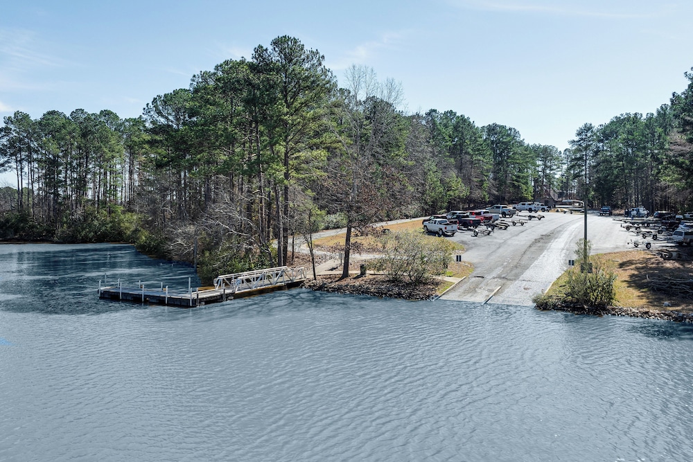 Chic Greensboro Condo w/ Lake Oconee Access!