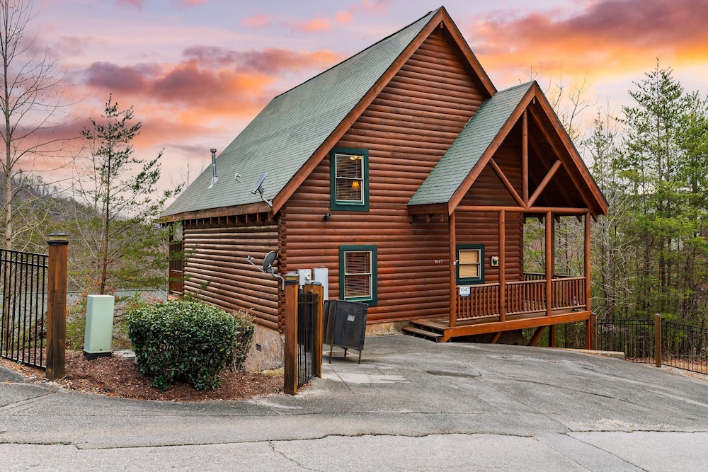 Anne s Place Cozy Cabin With Hot Tub Games Near Dollywood Attractions