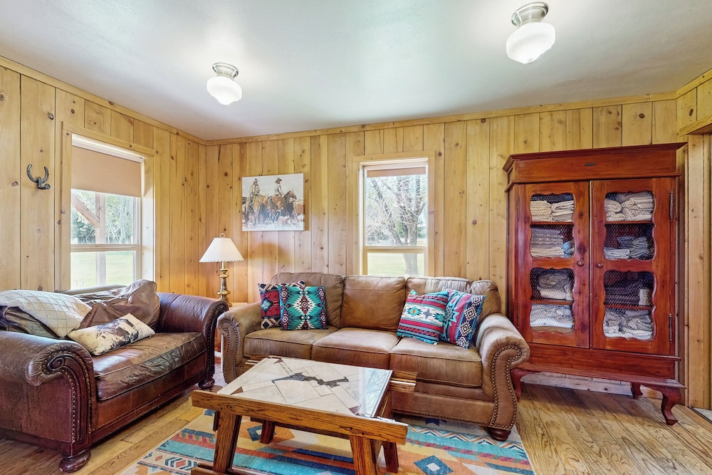 1 BR Bunk House on Long Hollow Ranch, Dog Friendly
