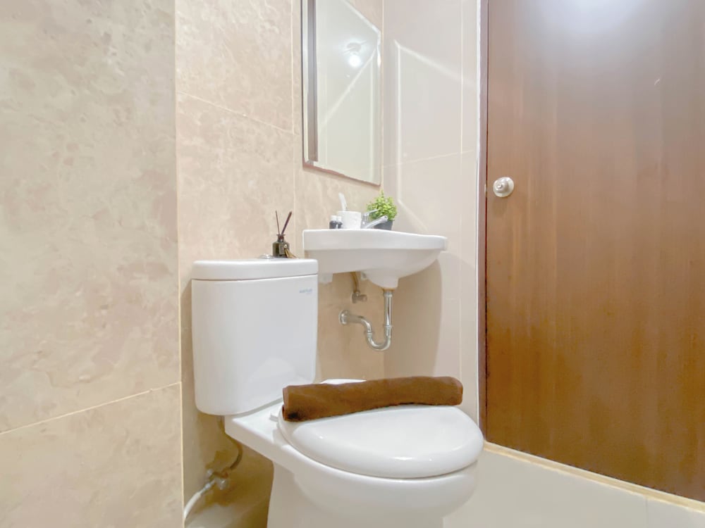 Homey And Tranquil 2Br Apartment Transpark Cibubur