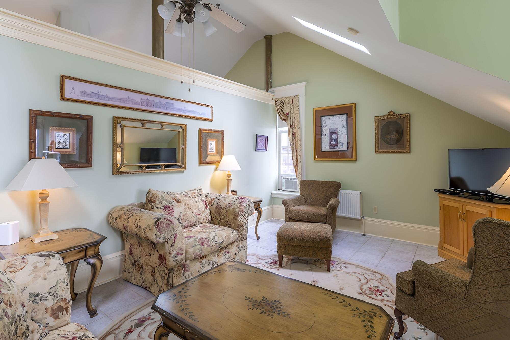 Chipman Hill Suites - Senator Dever House
