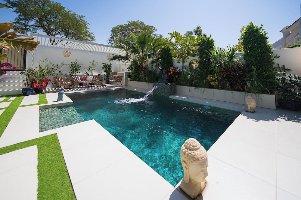 Luxury Short Term Stay 2BHK plus Maids - RANCHES
