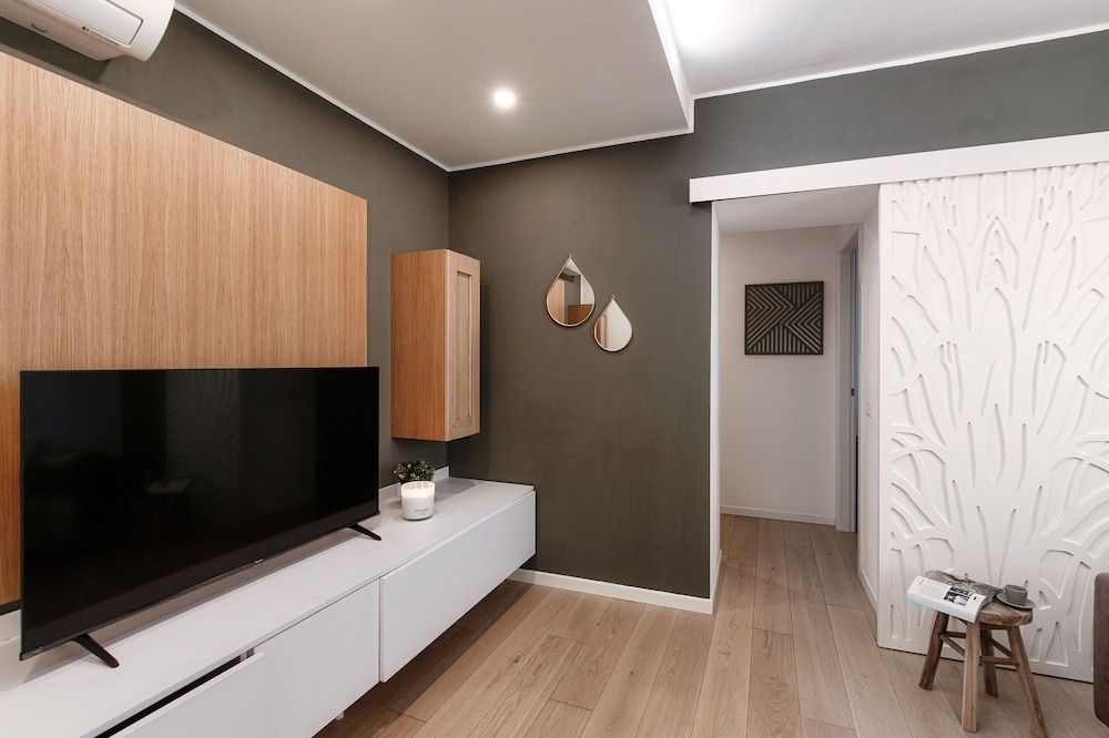 Rafael White Home