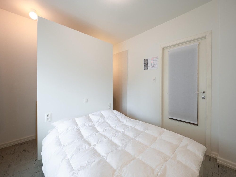 Apartment in Duinbergen by the Sailing School