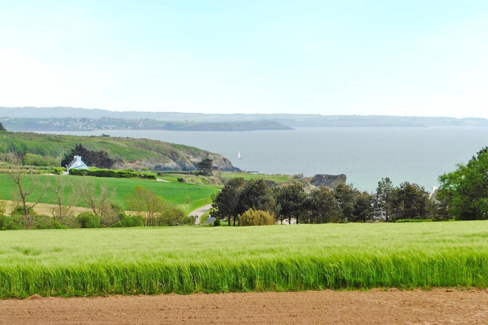 Cottage in Brittany With Stunning Sea Views view 3