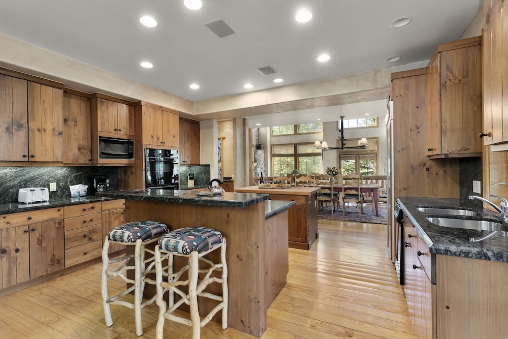 Thistle Drive Home at Deer Valley Resort - 4 Bedroom Home #3020 4 Condo
