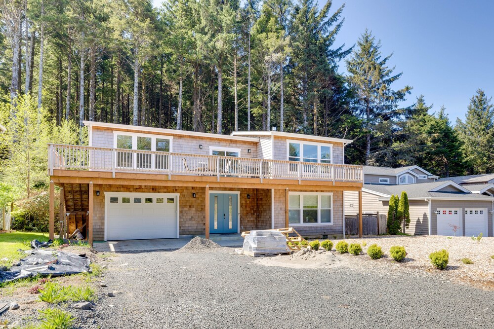 Modern Arch Cape Home: Ocean View, Steps to Beach! view 3