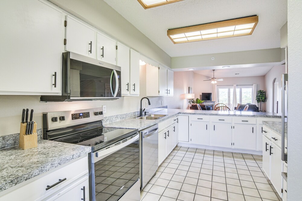 1 Mi to 76 Strip: Family Condo in Branson!