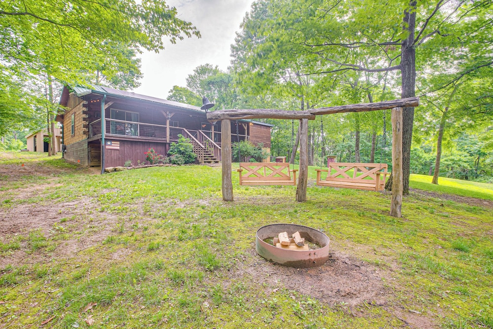 Pond & Fire Pit: Charming Log Cabin Near Blue Rock