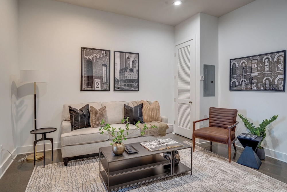 Lofts At 30th - Urban Lodge - Mins to Broadway!