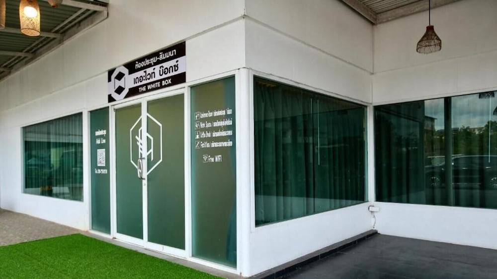 Hotel A-Te Chumphon Hotel - Image 1