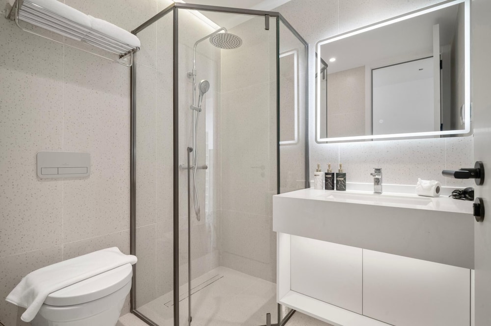 Premier Kora 3-bedroom Apartment E333 Beachfront