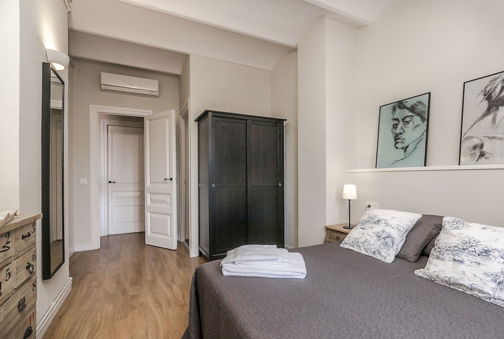 BCN Pau Claris Rocamora Apartments