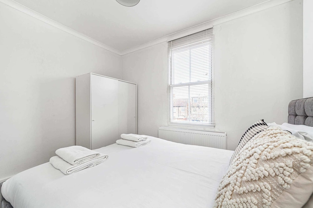 Bright West Ealing Abode