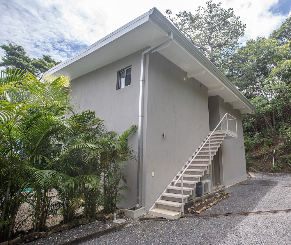 Hotel Akwa Santa Teresa Ocean View Villas & Rooms - Image 1