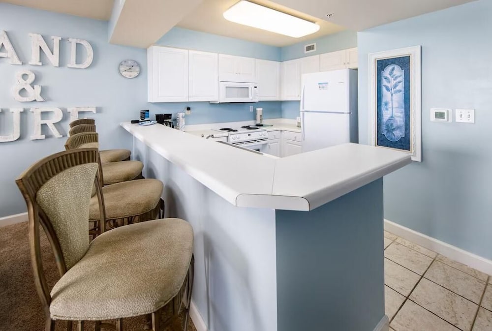 Pelican Isle 107